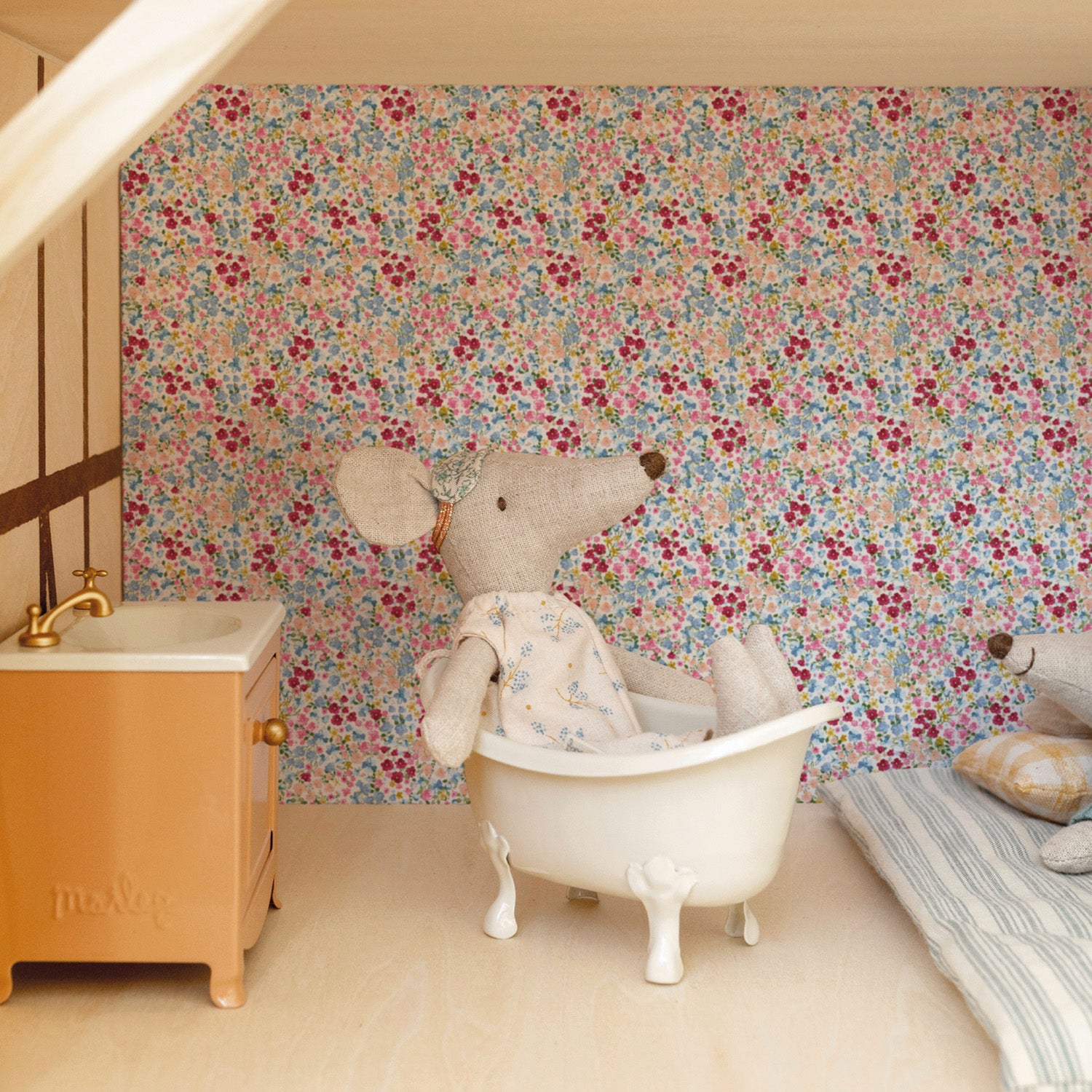 Dollhouse Wallpaper - Zoey