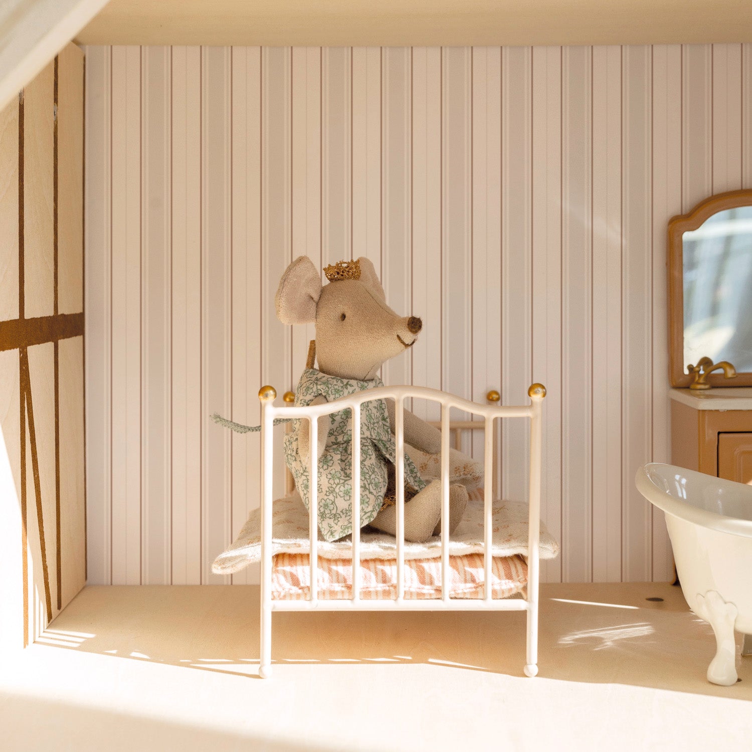 Miniature Bavoir Poupon Melody Jane – Échelle 1:12 – Accessoire Chambre D'enfant Pour Maison De Poupée