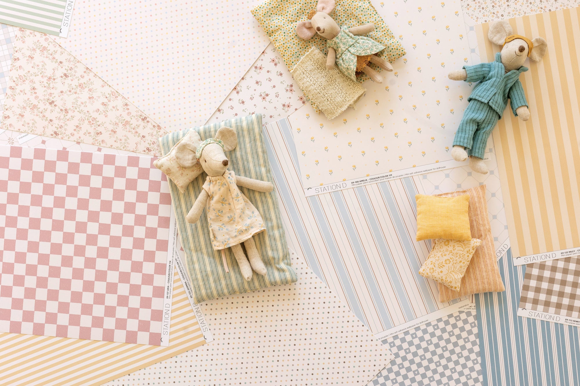 Papiers peints pour maison de poupée